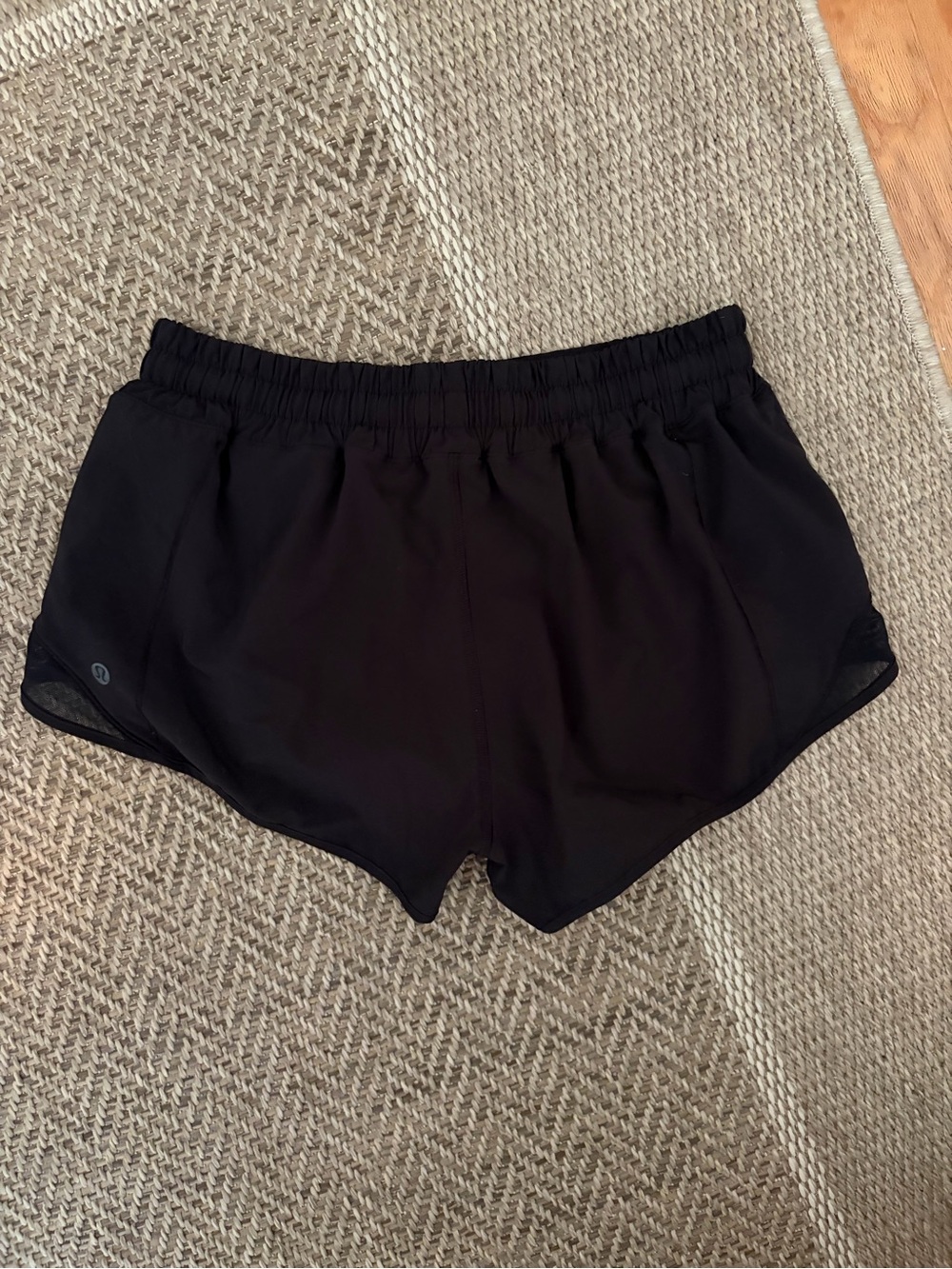 Lululemon Hottie Hot Shorts - Picture 2 of 4